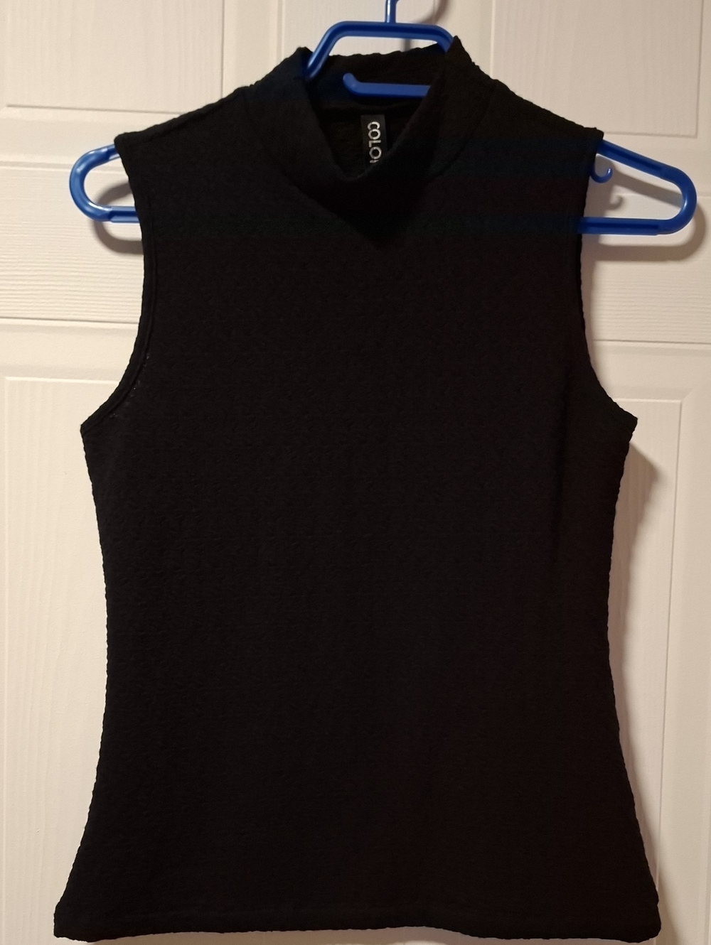 Sleeveless Mock-Neck Tank Top - Black
